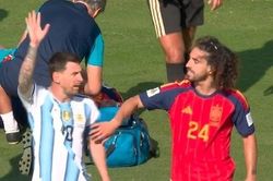 Messi mách trọng tài Cucurella che miệng