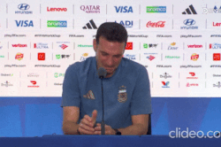 Scaloni bật khóc, bỏ dở họp báo sau chung kết World Cup