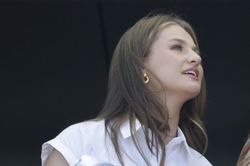 'Công chúa đẹp nhất châu Âu' mừng Tây Ban Nha vô địch