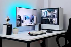 Máy tính để bàn chính hãng khác gì so với PC tự ráp ngoài tiệm?