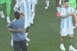Enzo Fernandez né tránh Messi