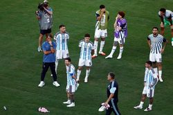 'Argentina may mắn chỉ thua Tây Ban Nha 0-1'