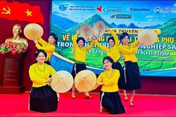 Phụ nữ Lâm Thượng làm nông nghiệp sạch giữ màu xanh cho bản làng