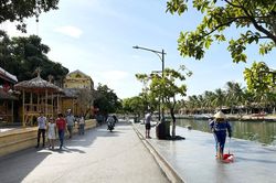Hội An khắc phục tình trạng rác thải 'quá tải' trong phố cổ