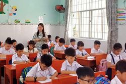 Quy định mới về tiền lương, phụ cấp của nh&agrave; gi&aacute;o hợpđồng to&agrave;n thời gian sau khi nghỉ hưu