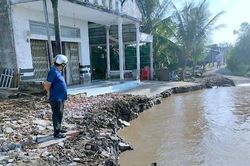 Liên tục xảy ra sạt lở đất ven sông Cà Mau