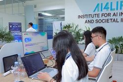 Tám đội lập trình sinh viên bước vào vòng tranh tài trong 24 giờ liên tục