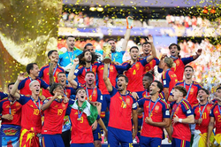 Thắng Argentina, Tây Ban Nha lần thứ 2 vô địch World Cup