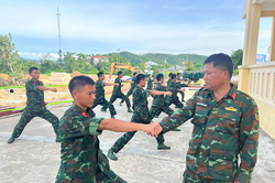 Chiến đấu viên 11 năm liền là Chiến sĩ thi đua