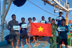 Hải đoàn Biên phòng 18 tuyên truyền cao điểm phòng, chống khai thác hải sản bất hợp pháp
