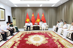 Đoàn công tác Hải quân nhân dân Việt Nam chào xã giao lãnh đạo Căn cứ Hải quân Quảng Châu (Trung Quốc)