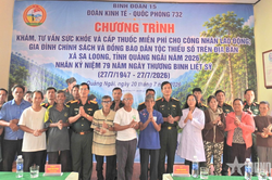 Đoàn Kinh tế - Quốc phòng 732 khám bệnh, cấp thuốc miễn phí cho đối tượng chính sách và người lao động