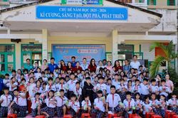Ấn tượng công trình 'Trao yêu thương 2026' của sinh viên Văn Lang