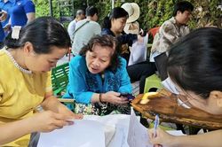 Công sở mở cửa theo nhu cầu người dân