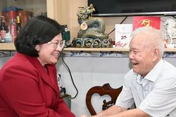 Lãnh đạo TPHCM thăm, tri ân các gia đình chính sách tiêu biểu