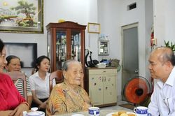 Đoàn đại biểu TPHCM thăm, tri ân Mẹ Việt Nam Anh hùng và thương binh