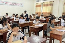 Một thí sinh tại Cà Mau thừa nhận dùng điện thoại trong phòng thi