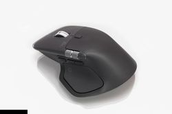 Chuột Logitech tích hợp phím tắt AI có thể thay đổi cách dân văn phòng làm việc?