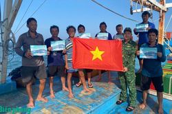 Hải đoàn Biên phòng 18 tuyên truyền về chống khai thác IUU cho ngư dân