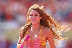Shakira, Ronaldo 'béo' đốt nóng khán đài 80.000 người ở chung kết World Cup