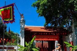 Những cổng làng cổ hàng trăm năm tuổi giữa lòng Hà Nội hiện đại