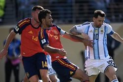 Chuyên gia Việt: Khó có thể trách Messi, Tây Ban Nha quá mạnh