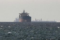 Tàu qua eo biển Hormuz giảm mạnh khi căng thẳng Mỹ - Iran leo thang