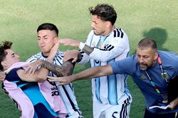 Cầu thủ Argentina lao vào ẩu đả sau trận chung kết World Cup
