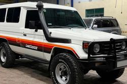 9x tay ngang chi 200 triệu ' dọn zin' xế cổ Toyota Land Cruiser huyền thoại