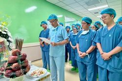 Phó giám đốc bệnh viện và các bác sĩ tri ân nữ sinh qua đời do đột quỵ