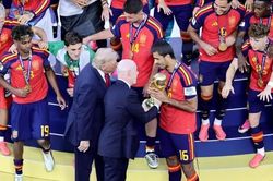 Pep phán như thần, Rodri xúc động nói về chức vô địch World Cup 2026
