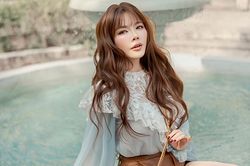 Lý Nhã Kỳ quyến rũ đón tuổi mới, hé lộ sớm khoe tin vui của cuộc đời