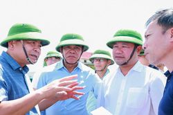 Thứ trưởng Bộ Nông nghiệp và Môi trường khảo sát, xem xét phương án đầu tư đập sông Lam