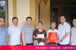 Lãnh đạo tỉnh thăm hỏi, tặng quà người có công với cách mạng