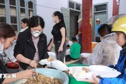 Những suất cơm ấm lòng nơi rốn lũ Mường Than ở Lai Châu