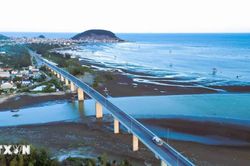 Chủ tịch tỉnh Nghệ An: Đ&aacute;nh thức tiềm năng biển để bứt ph&aacute; th&agrave;nh cực tăng trưởng mới