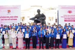 Chỉ thị 07 của Bộ Ch&iacute;nh trị: Học tập v&agrave; l&agrave;m theo B&aacute;c phải chuyển mạnh từ 'phương ph&aacute;p' sang 'thực h&agrave;nh'