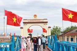 Hiền Lương-Bến Hải đón dòng người trong mùa tri ân