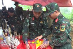 Đưa hai liệt sĩ trở về sau hơn 70 năm nằm lại tr&ecirc;n đỉnh đ&egrave;o Pha Đin