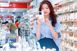 Mua điện thoại mới: Khi nào nên đặt online, khi nào nên đến cửa hàng?