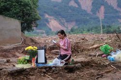 Sau trận lũ quét kinh hoàng ở Lai Châu: 'Tôi chạy khắp nơi tìm mẹ nhưng không thấy nữa'