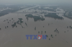 Mưa lớn làm nhiều sông tại Trung Quốc vượt báo động