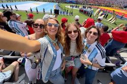 Blake Lively xuất hiện tại trận chung kết World Cup sau khi vắng mặt ở đám cưới Taylor Swift