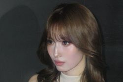Momo (TWICE) khoe nhan sắc quyến rũ
