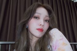 Lee Sung Kyung bộc lộ tình cảm đặc biệt với BTS sau sân khấu chung kết World Cup