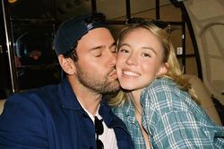 Nữ diễn viên Sydney Sweeney công khai loạt khoảnh khắc tình tứ bên Scooter Braun