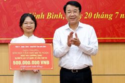 Ninh Bình thưởng 500 triệu đồng cho nữ sinh giành Huy chương Vàng Olympic Vật lý quốc tế