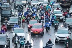 Mưa dông bao trùm Bắc Bộ, Trung Bộ tiếp tục nắng nóng