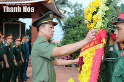 Giám đốc Công an tỉnh Tô Anh Dũng dâng hương tri ân các Anh hùng liệt sĩ, thăm và tặng quà người có công