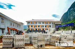 Trên công trường xây dựng Trường nội trú liên cấp nơi miền biên viễn